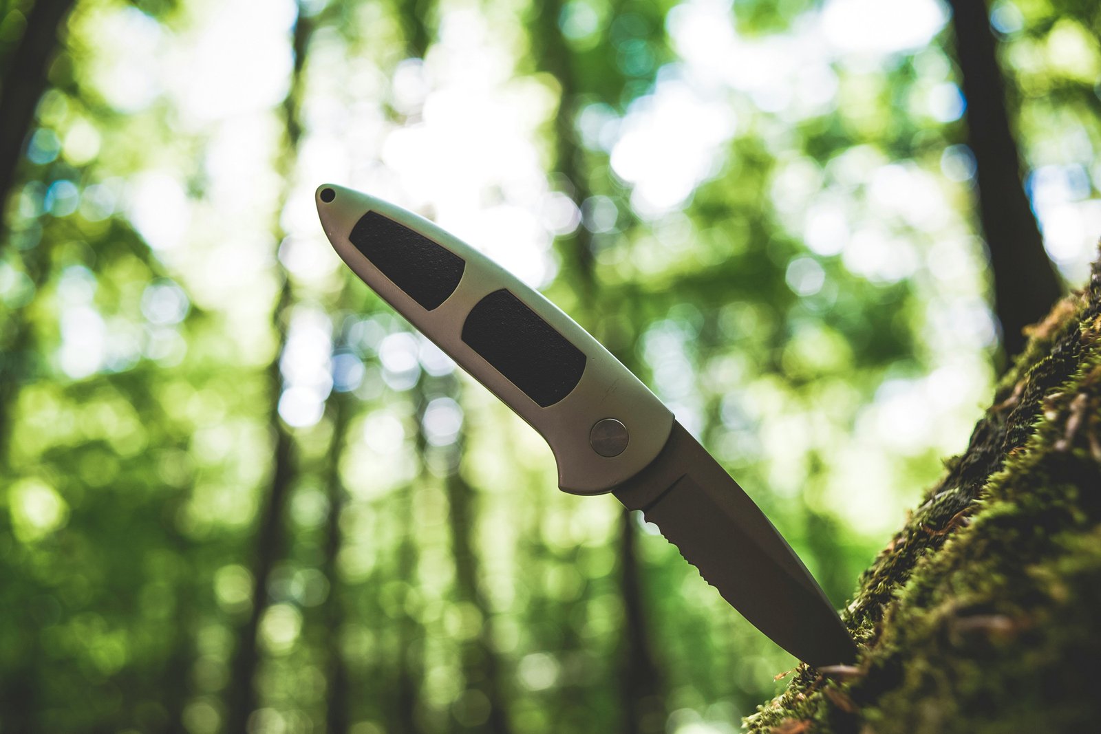 Harz auf Messer und Outdoor-Ausrüstung