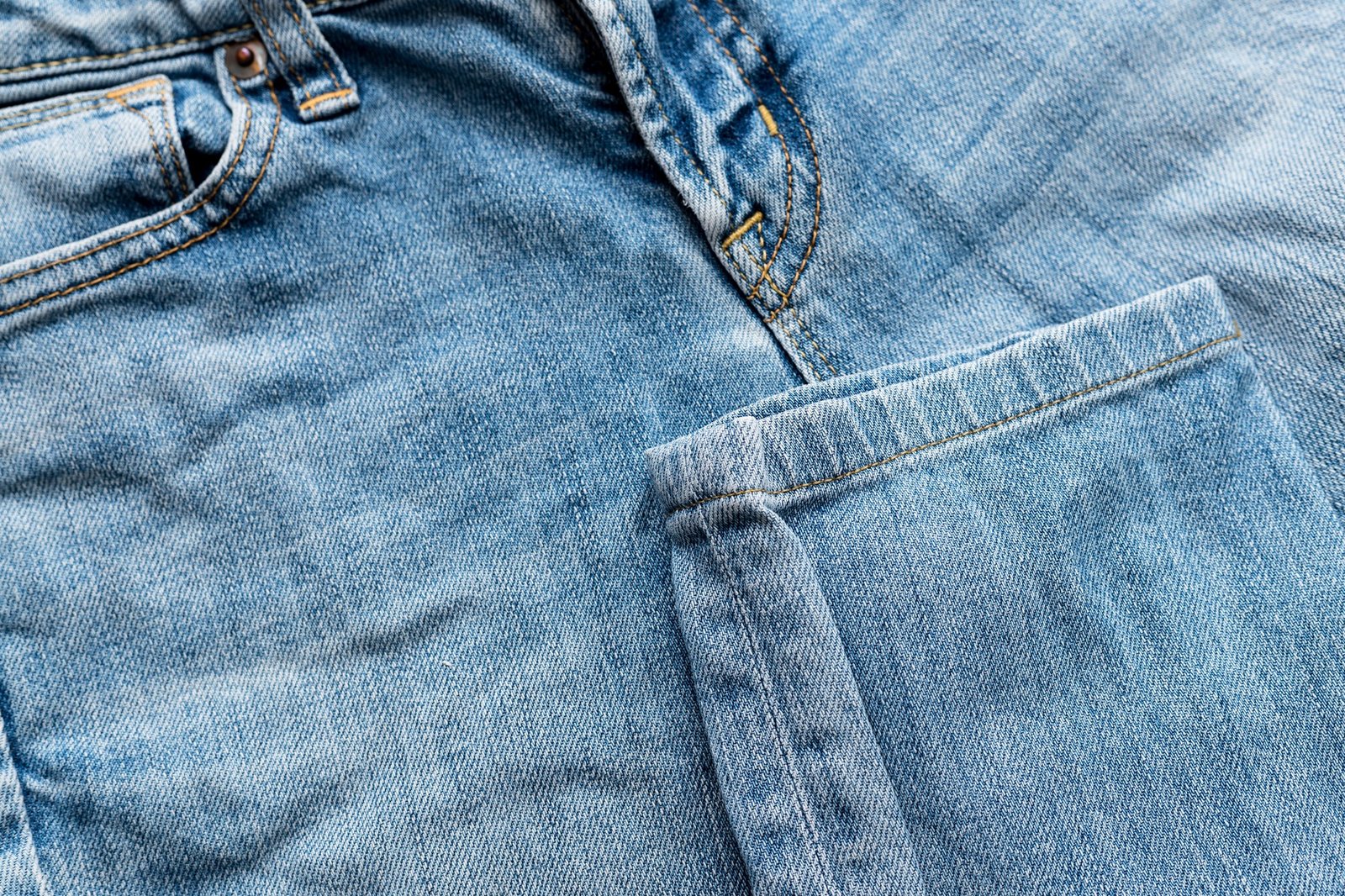 Harz aus Jeans entfernen